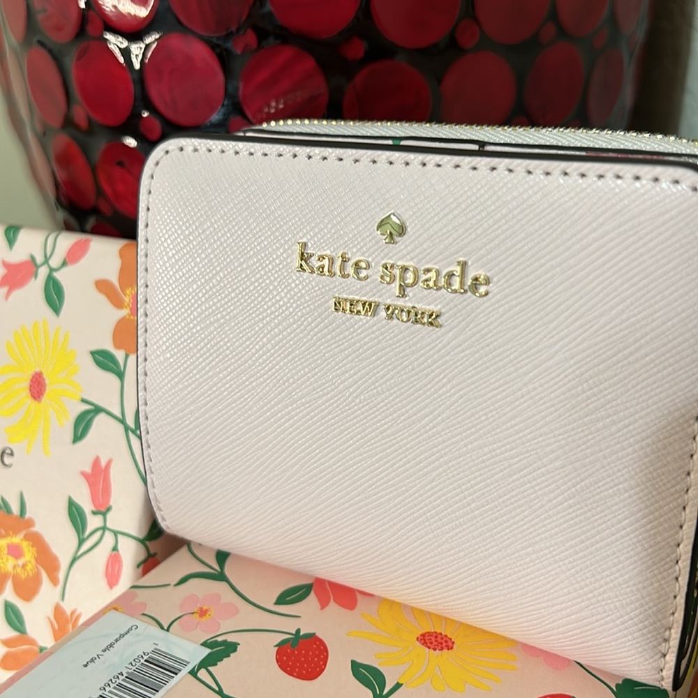 Kate Spade New In Box Madison Strawberry Garden Small Zip Around Bifold Wallet - Picture 3 of 16
